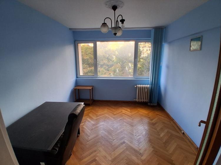 Apartament cu 3 camere decomandat în Iancului