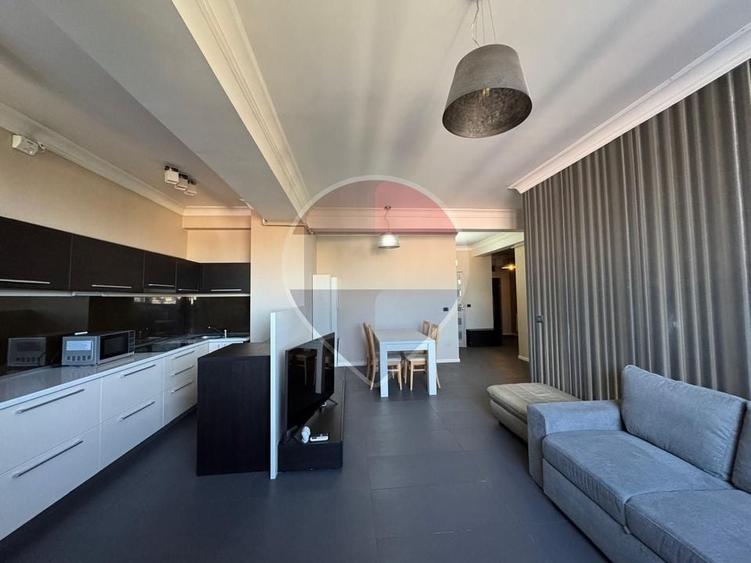 Apartament cu 3 camere semidecomandat, mobilat în UTA