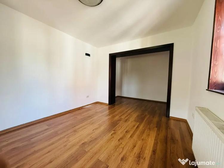 Casă cu 5 camere cu Teren 720 Mp în Sânmihaiu Român