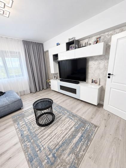 Apartament cu 3 camere decomandat în Sud