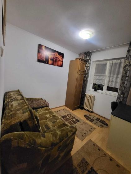 Apartament cu 2 camere semidecomandat în Podu Roș
