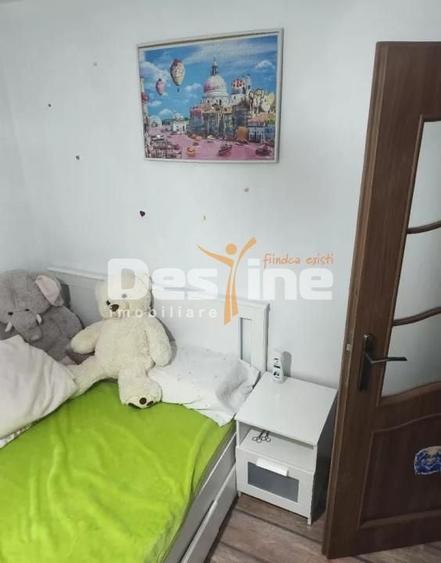 Apartament cu 3 camere decomandat, mobilat în Dâmbovița