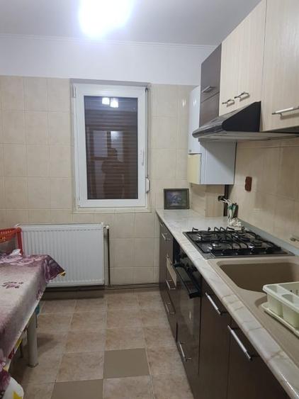 Apartament cu 3 camere, mobilat în Sud