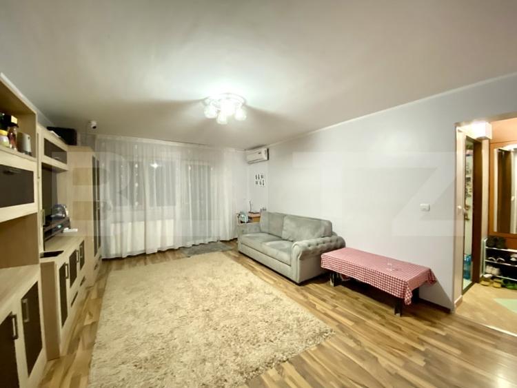 Apartament cu 2 camere semidecomandat, mobilat în Sud