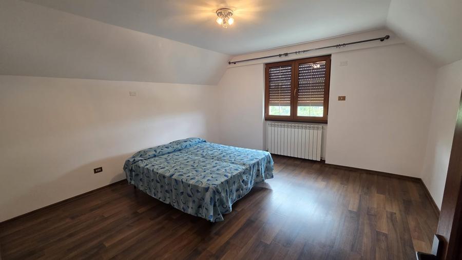 Casă individuală cu 6 camere cu Canalizare în Dancu
