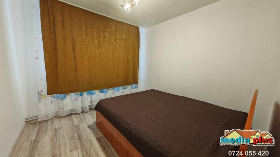 Apartament cu 3 camere decomandat în Micro 17