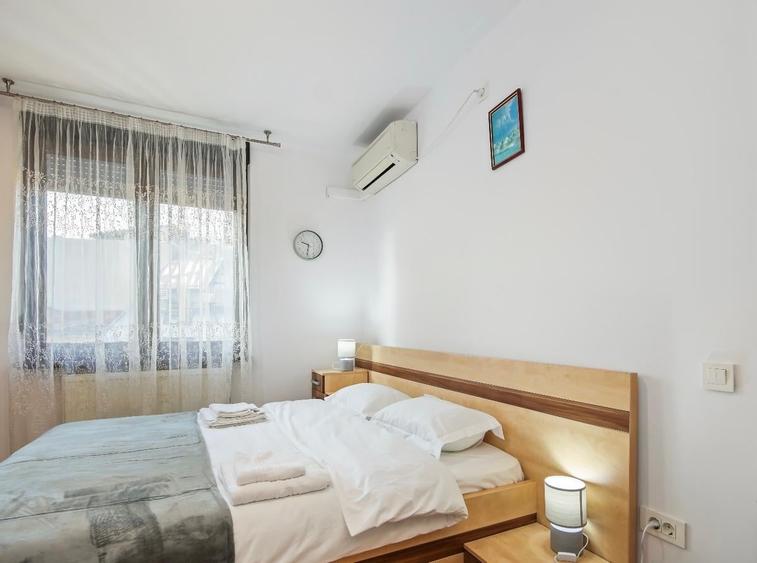Apartament cu 2 camere semidecomandat, mobilat în P-ța Universității
