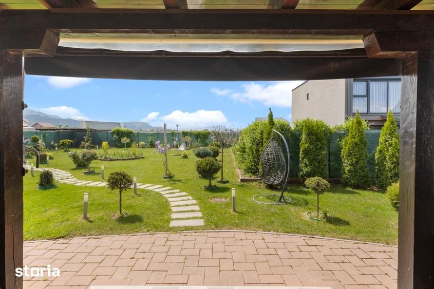 Casă cu 5 camere cu Teren 1644 Mp în Sânpetru