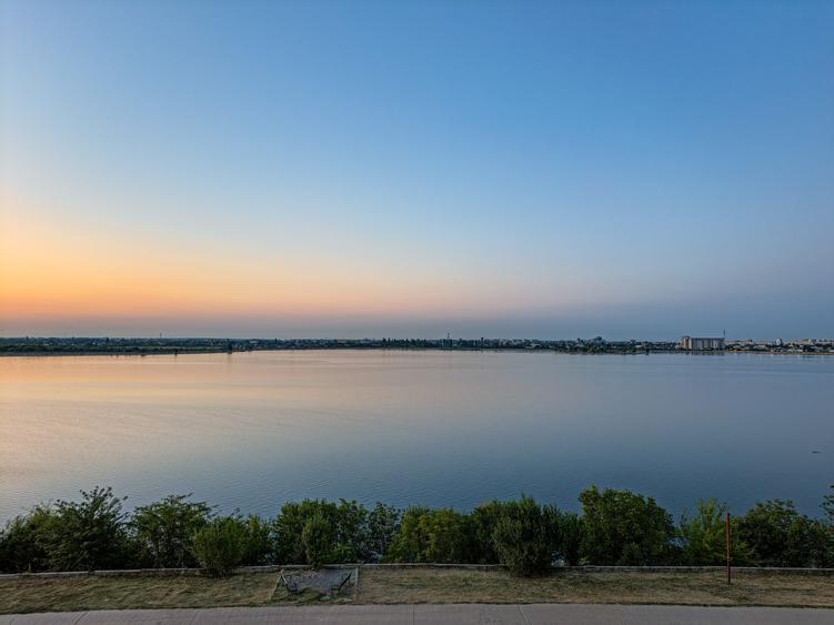 Apartament cu 3 camere decomandat în Uverturii