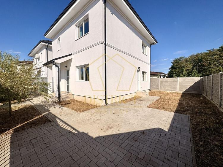 Duplex cu 4 camere cu Canalizare în Moșnița Veche