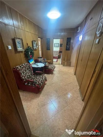 Apartament cu 3 camere decomandat în Central