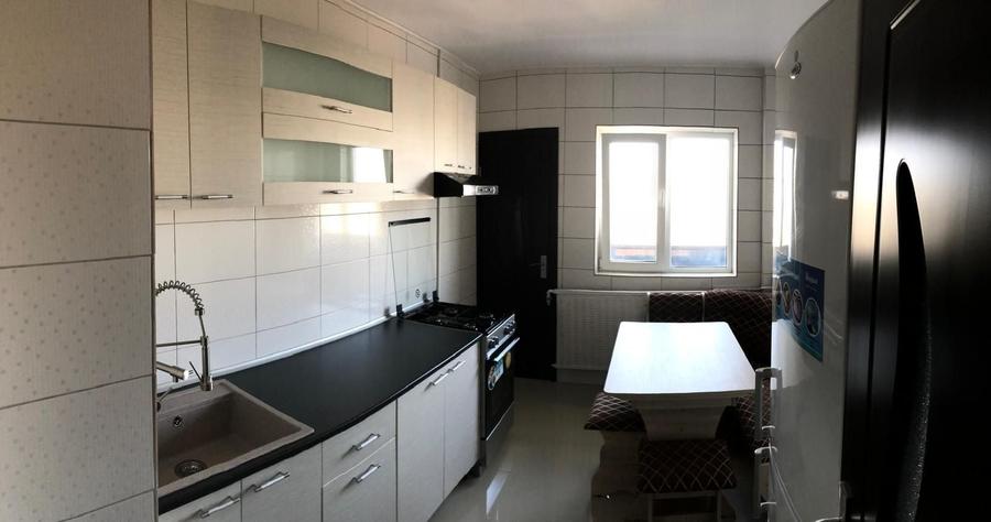 Apartament cu 4 camere decomandat în Tineretului