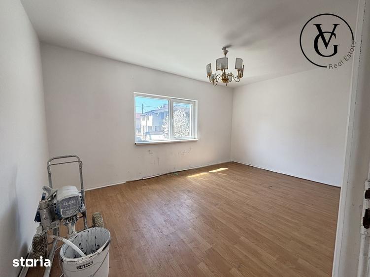 Casă cu 6 camere semidecomandat cu Teren 327 Mp în Central