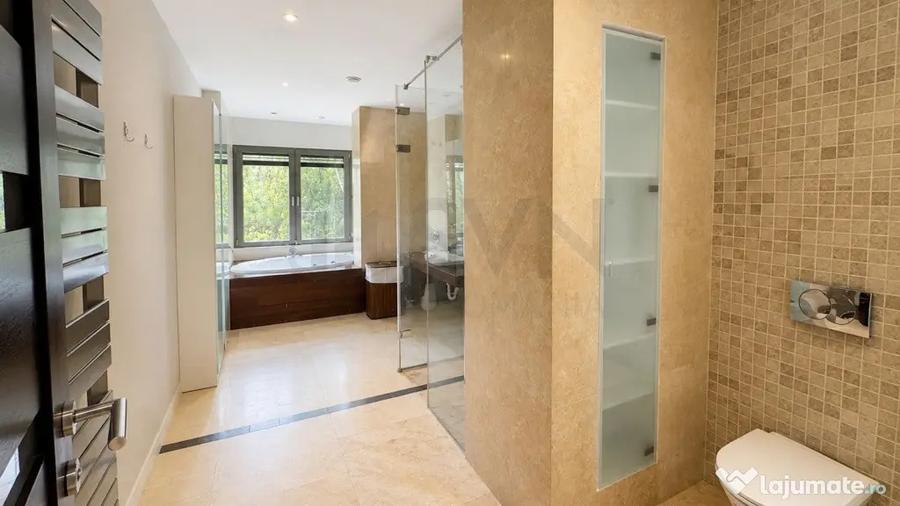 Apartament cu 4 camere decomandat în Victoriei