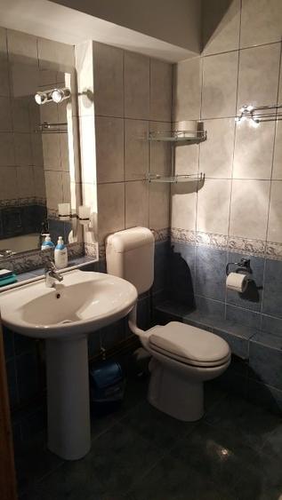 Apartament cu 3 camere decomandat, mobilat în Piața Unirii