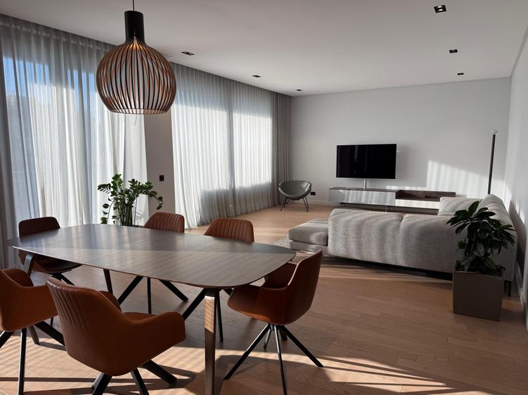 Apartament cu 3 camere decomandat în Floreasca