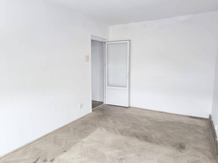 Apartament cu 3 camere decomandat în Vest