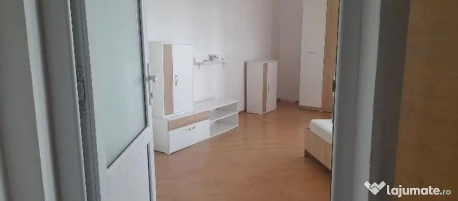 Garsonieră decomandată în Central