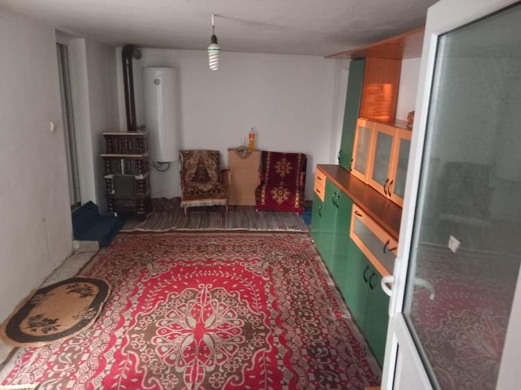 Casă cu 6 camere cu Teren 2500 Mp în Central