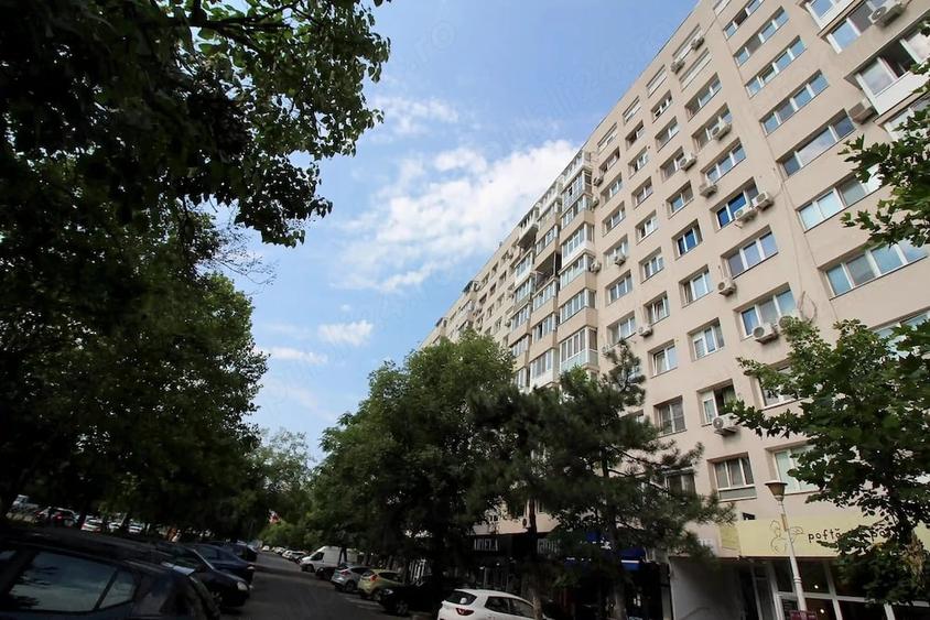 Apartament cu 3 camere decomandat în Mihai Bravu