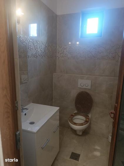 Casă cu 10 camere cu Teren 970 Mp în Calea București