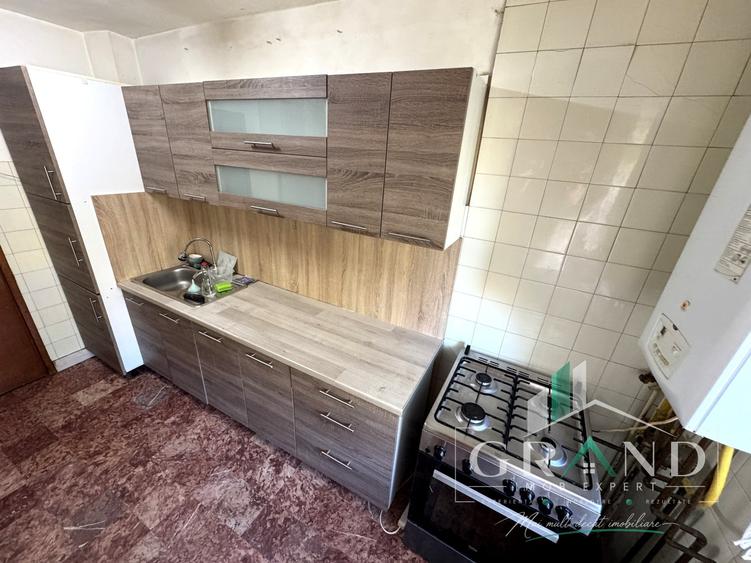 Apartament cu 3 camere decomandat, mobilat în Zorilor