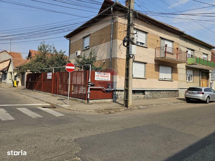 Casă cu 4 camere cu Teren 241 Mp în Central