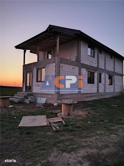 Casă cu 4 camere în Comana