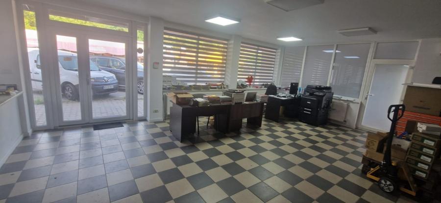 Spațiu comercial, de 400 mp, în Est