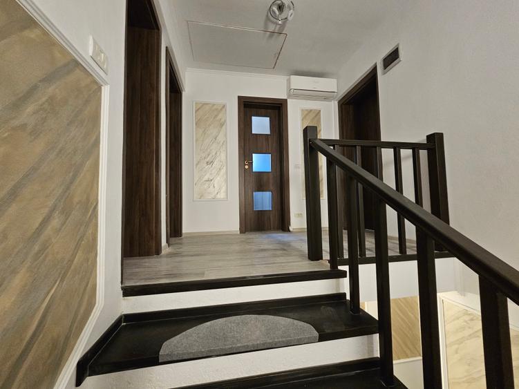 Duplex cu 5 camere cu Canalizare în Dumbrăvița