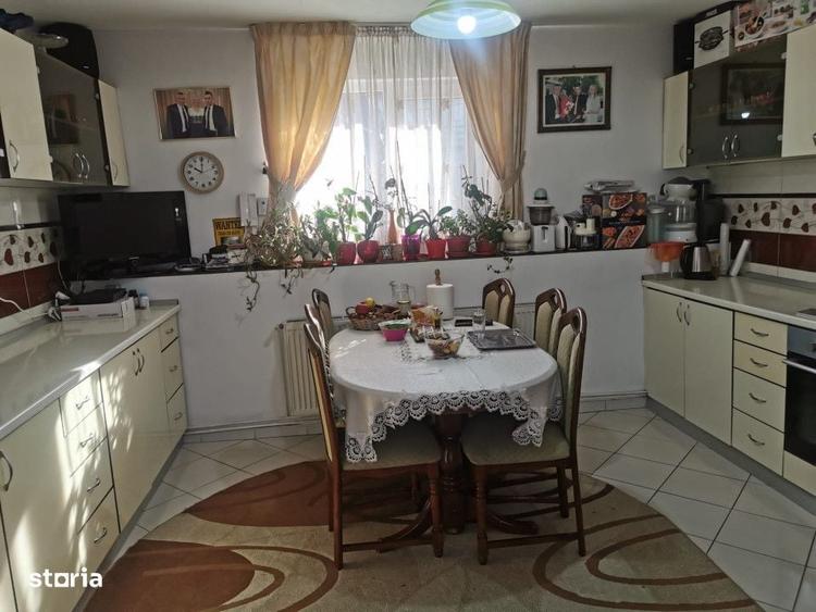 Casă cu 3 camere cu Teren 193 Mp în Central