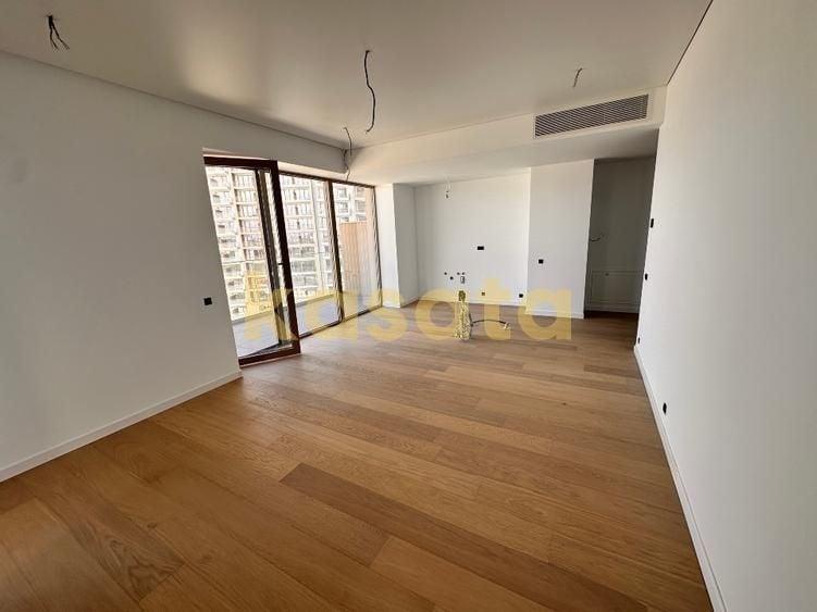 Apartament cu 3 camere semidecomandat în Aviației