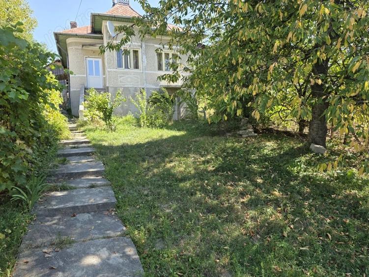 Casă cu 3 camere cu Teren 540 Mp în Central