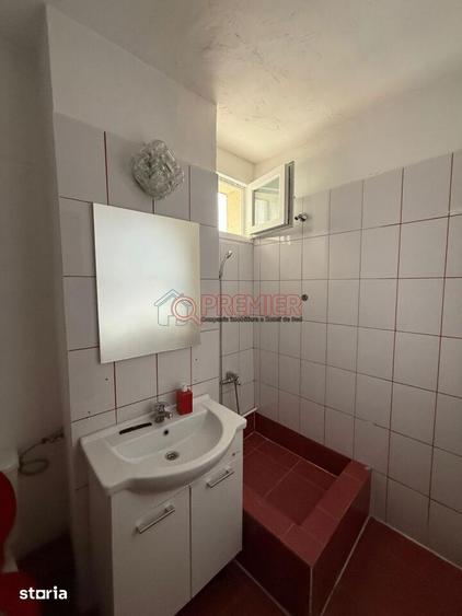 Apartament cu 3 camere semidecomandat în Berceni — fotografia 2
