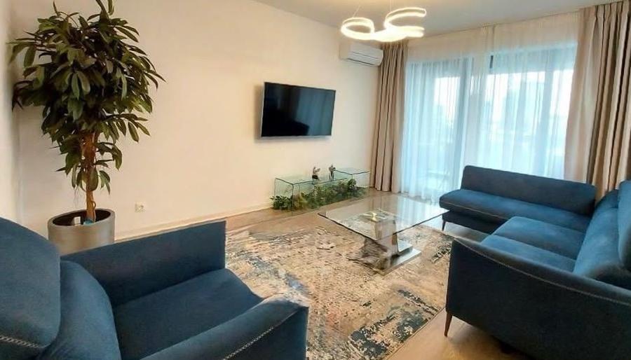 Apartament cu 3 camere decomandat în Aviației