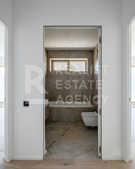 Casă individuală cu 4 camere cu Canalizare în Pipera