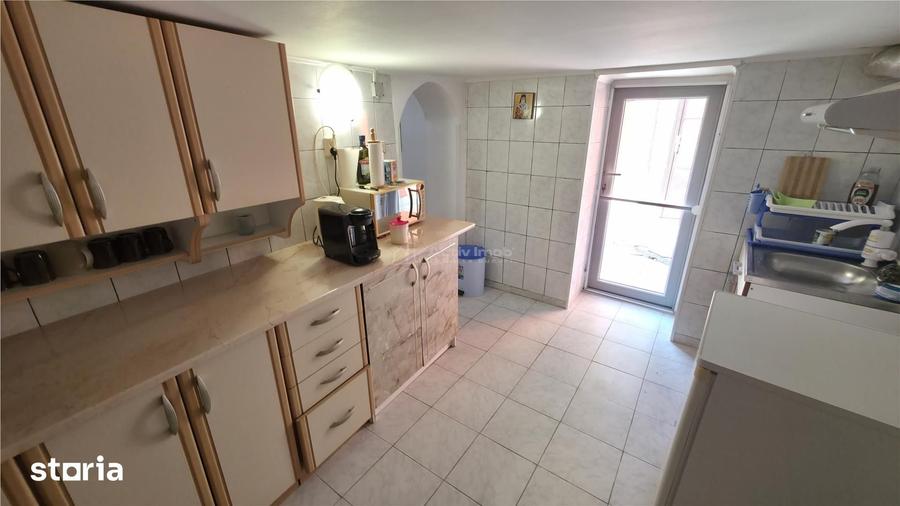 Casă cu 8 camere cu Teren 432 Mp în Central
