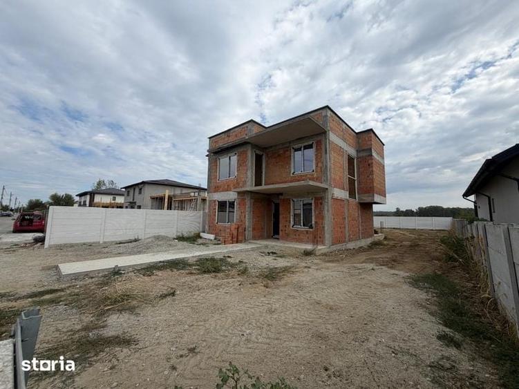 Casă cu 4 camere cu Teren 190 Mp în Coteana