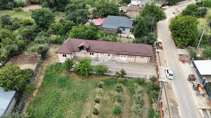 Casă individuală cu 3 camere cu Canalizare în Păunești