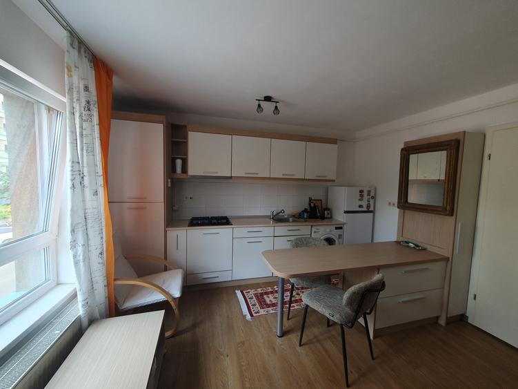 Judetean, garsoniera mobilata, 275 euro - 2