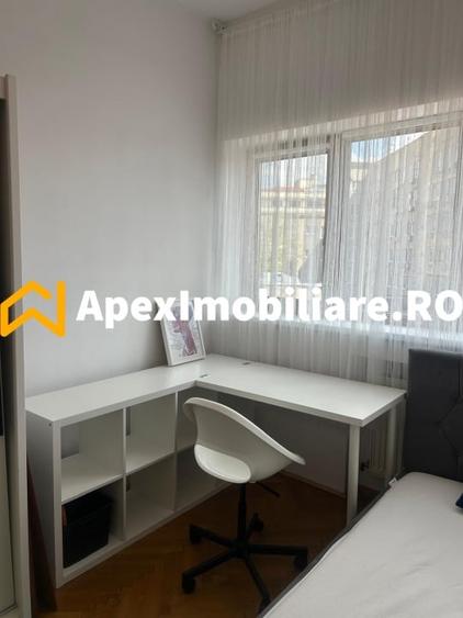 Apartament cu 3 camere semidecomandat, mobilat în Universitate