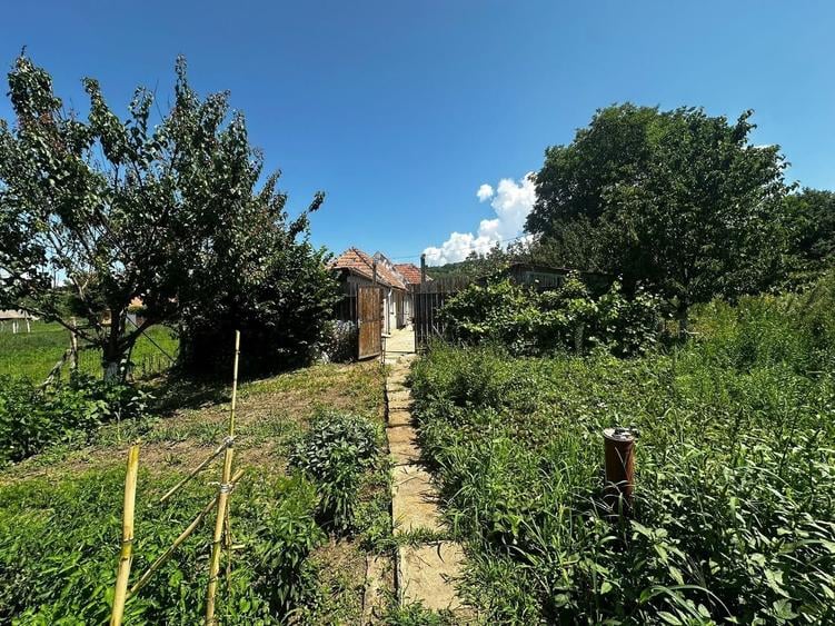 Casă individuală cu 3 camere cu Canalizare în Ruși