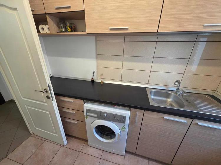 Apartament cu 2 camere semidecomandat, mobilat în Podul de Piatră