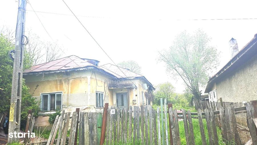 Casă cu 2 camere cu Teren 923 Mp în Scoarța