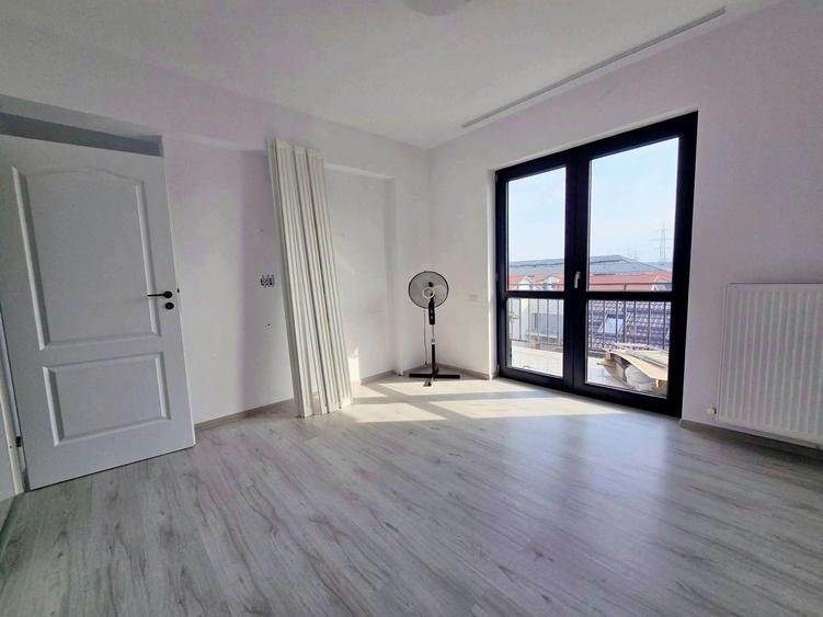 Apartament cu 3 camere decomandat în Dobroești
