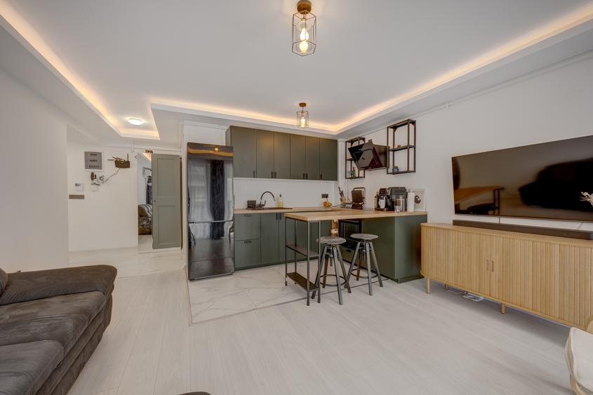 Apartament cu 3 camere decomandat în Titan