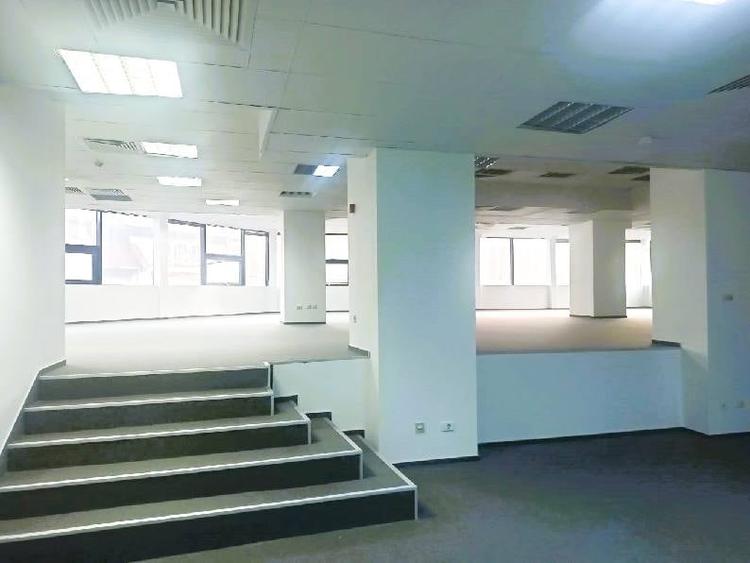 Birou, de 200 mp, în Universitate