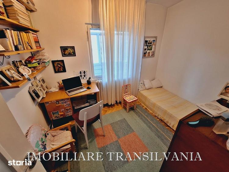 Apartament cu 4 camere decomandat în Central