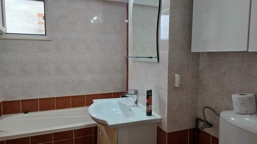 Apartament cu 2 camere decomandat în 22 Decembrie