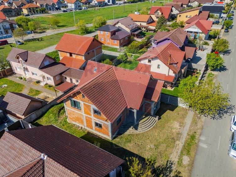 Casă individuală cu 4 camere cu Teren 517 Mp în Vladimirescu